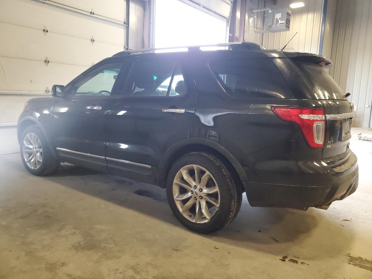 2015 Ford Explorer - Image 2