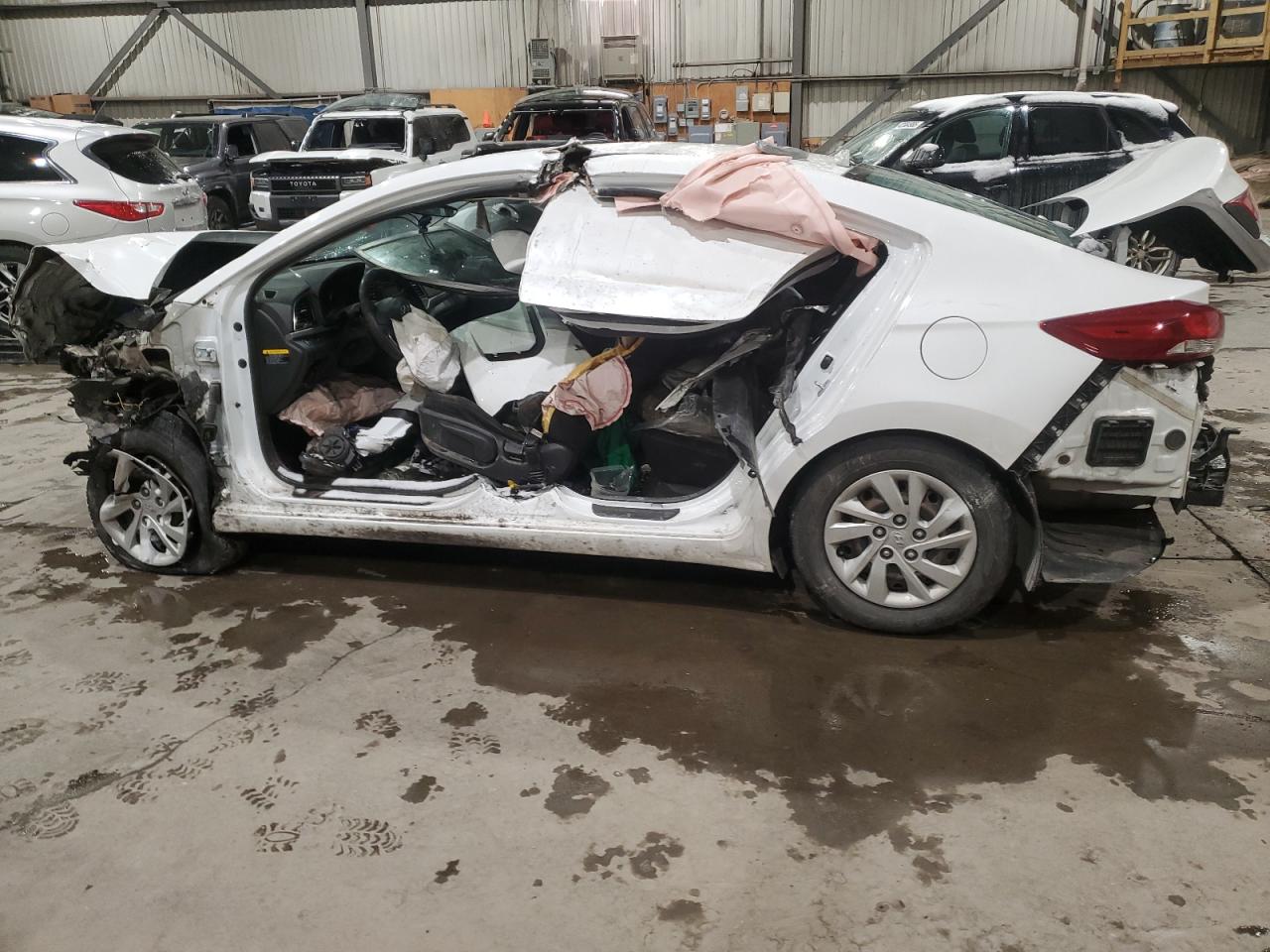 2017 Hyundai Elantra - Image 2