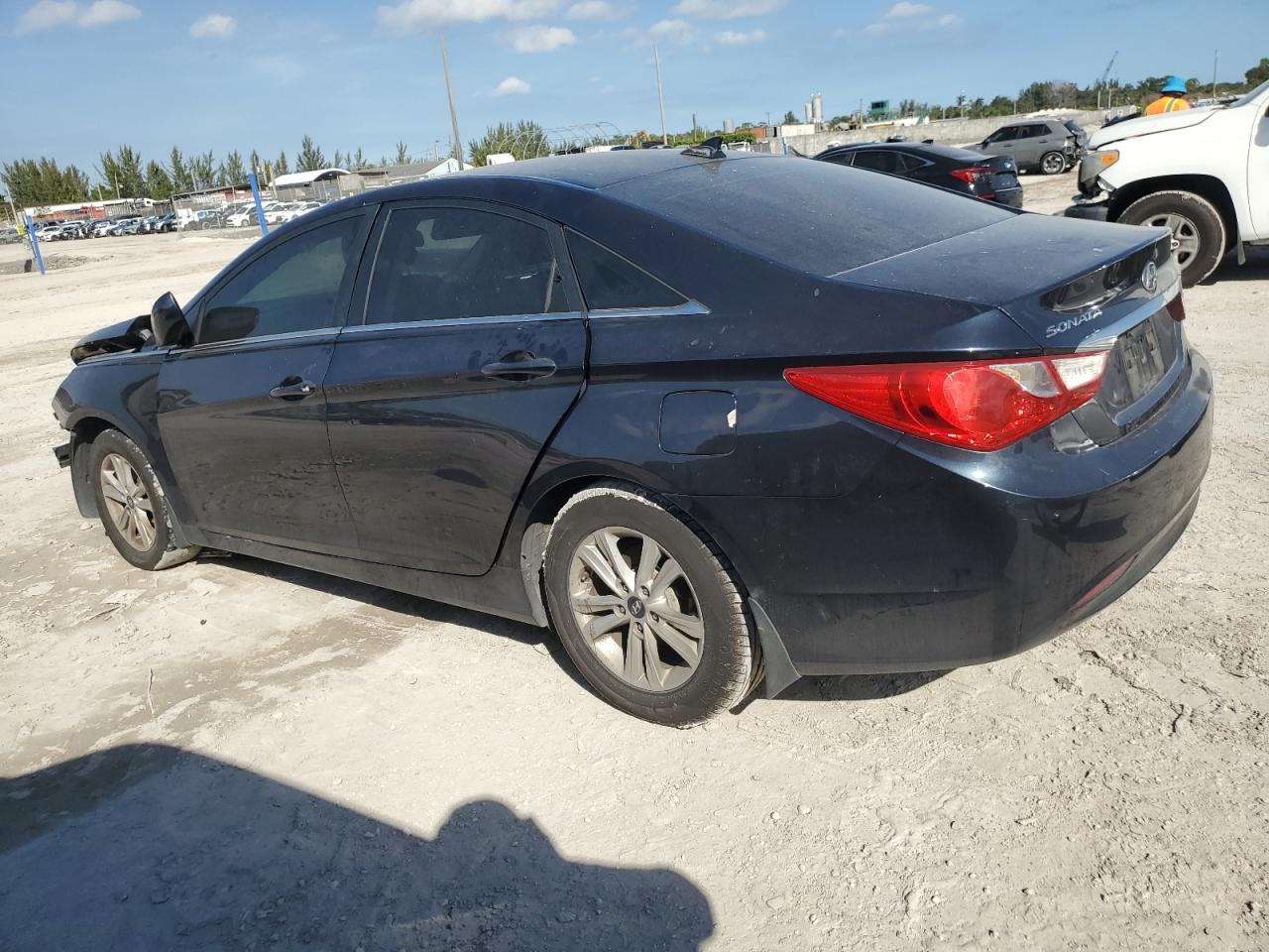 2013 Hyundai Sonata - Image 2