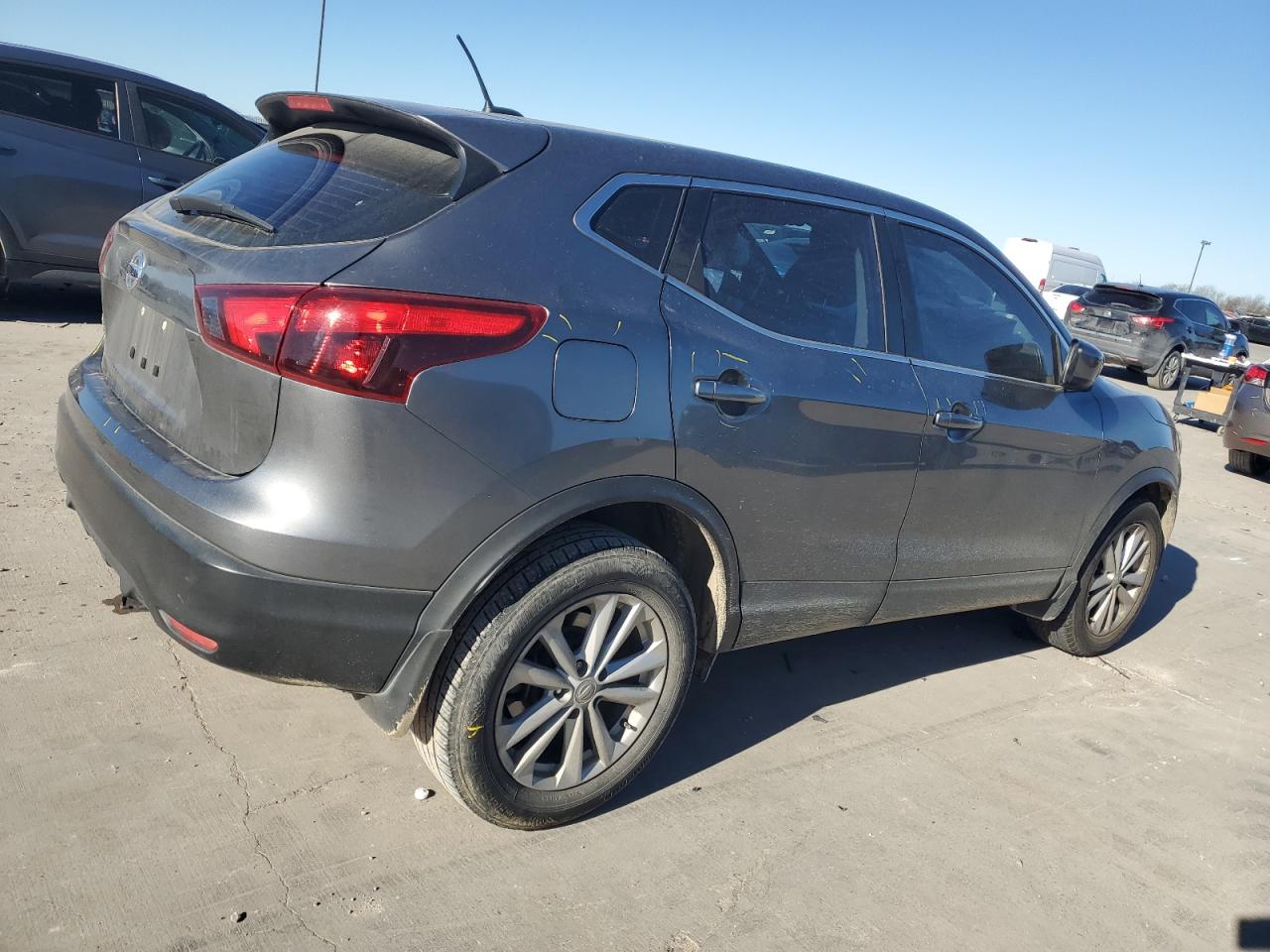 2017 Nissan Rogue - Image 3
