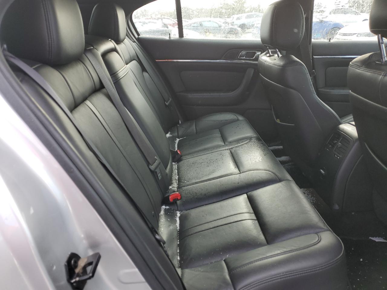 2013 Lincoln MKS - Image 10