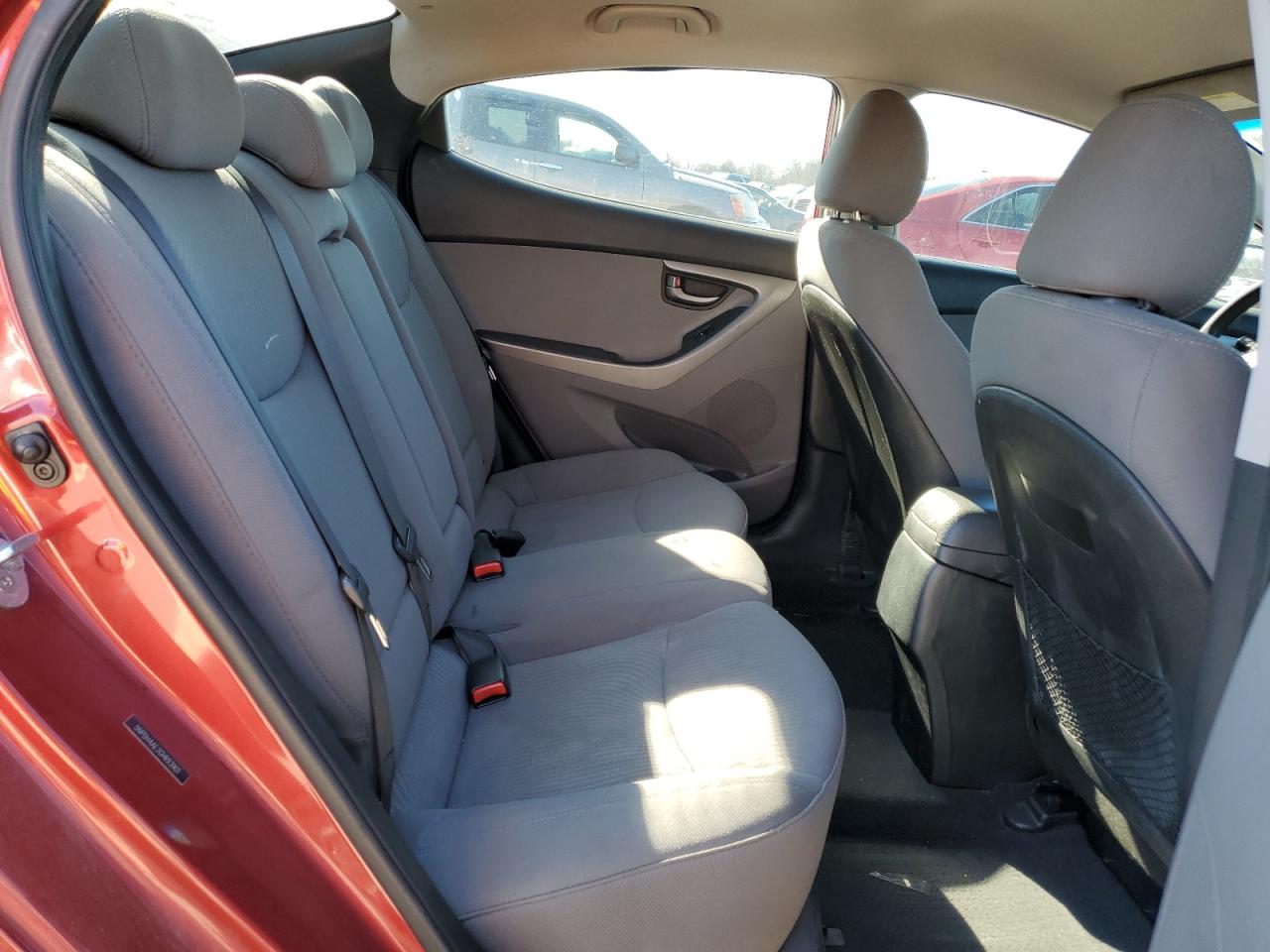 2016 Hyundai Elantra - Image 10