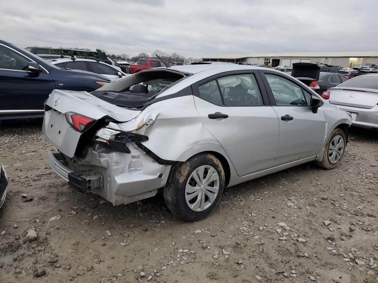 2020 Nissan Versa - Image 3