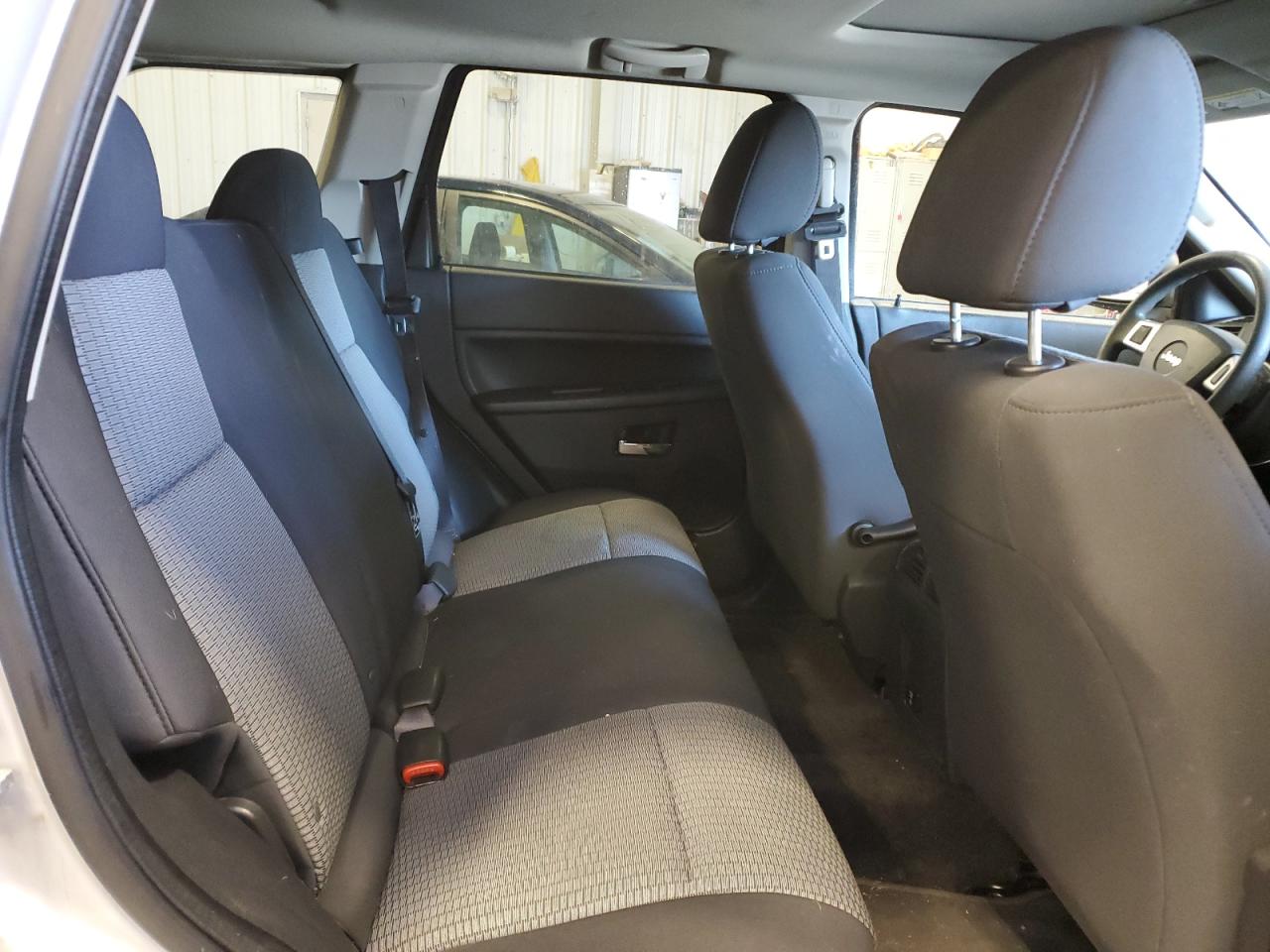 2010 Jeep Grand Cherokee - Image 11