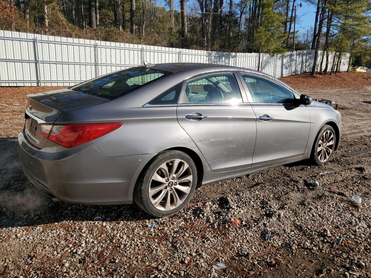 2011 Hyundai Sonata - Image 3
