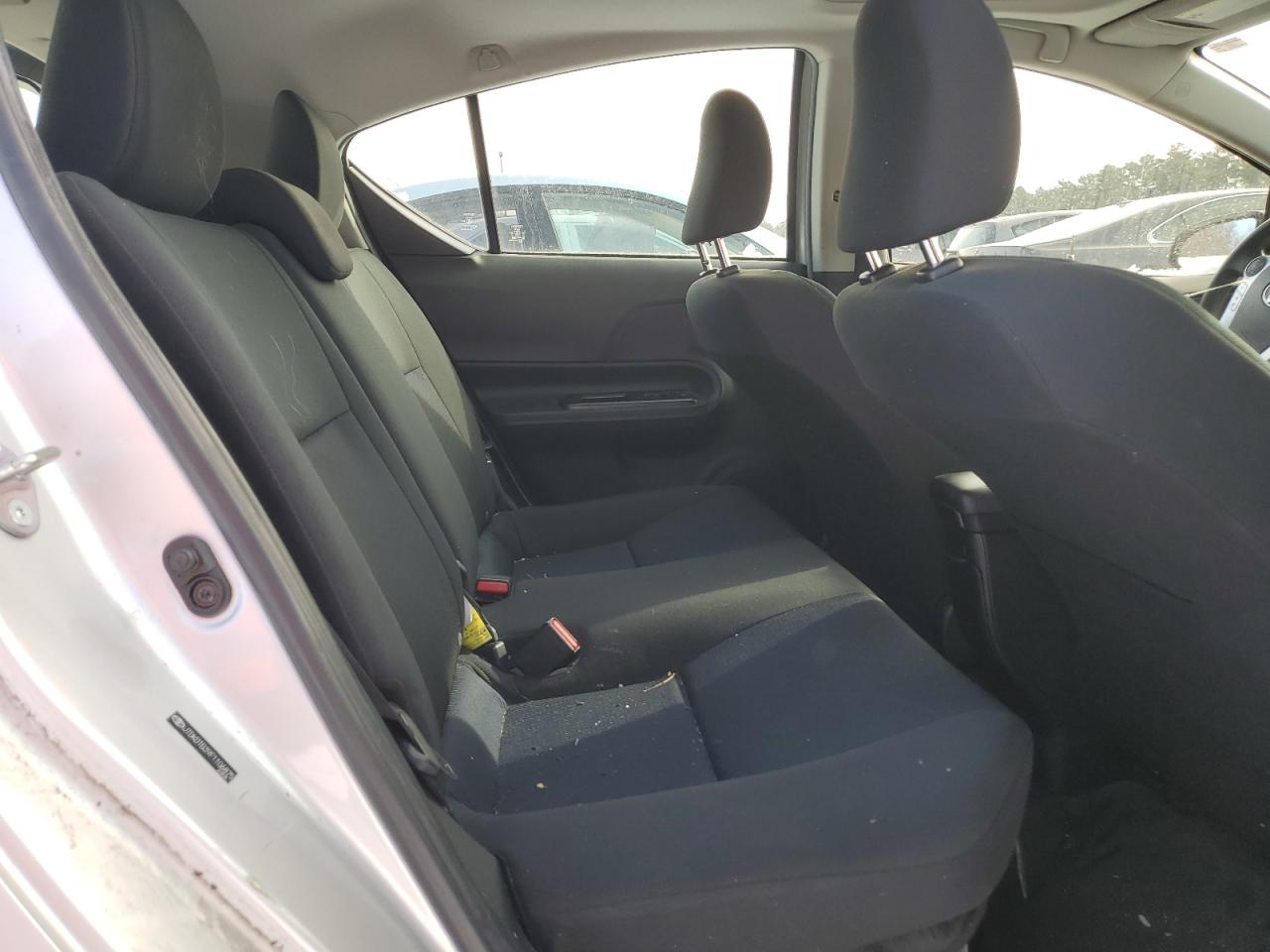 2015 Toyota Prius - Image 10