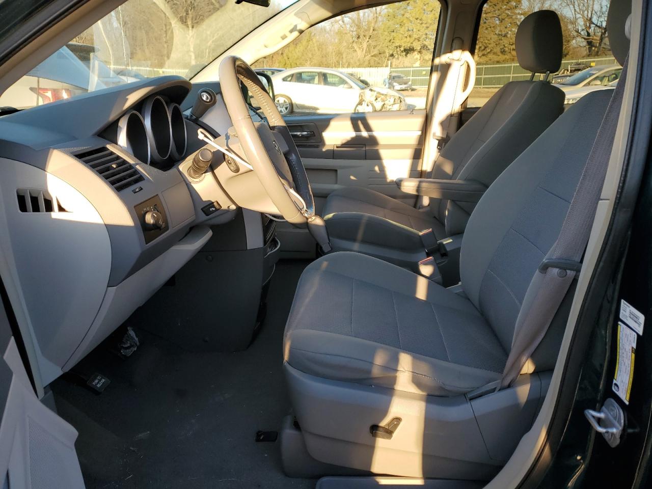 2009 Dodge Caravan - Image 7