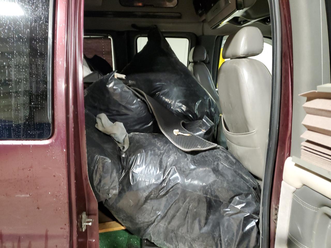 2005 Chevrolet Express - Image 11
