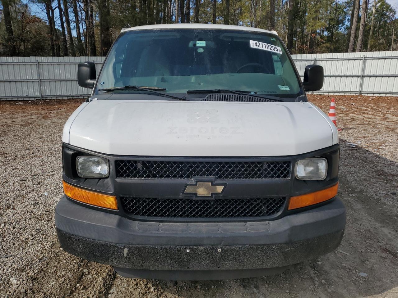 2014 Chevrolet Express - Image 5