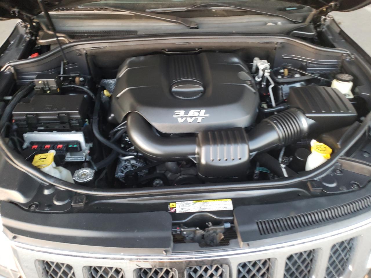 2013 Jeep Grand Cherokee - Image 12