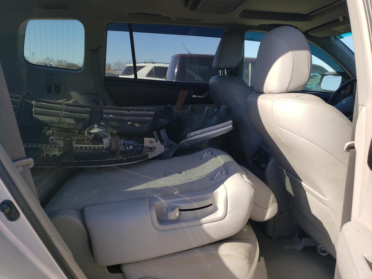 2010 Toyota Highlander - Image 11