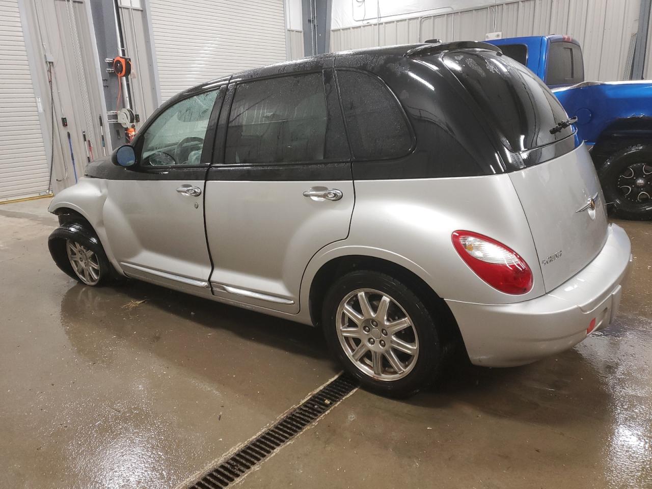 2010 Chrysler PT Cruiser - Image 2