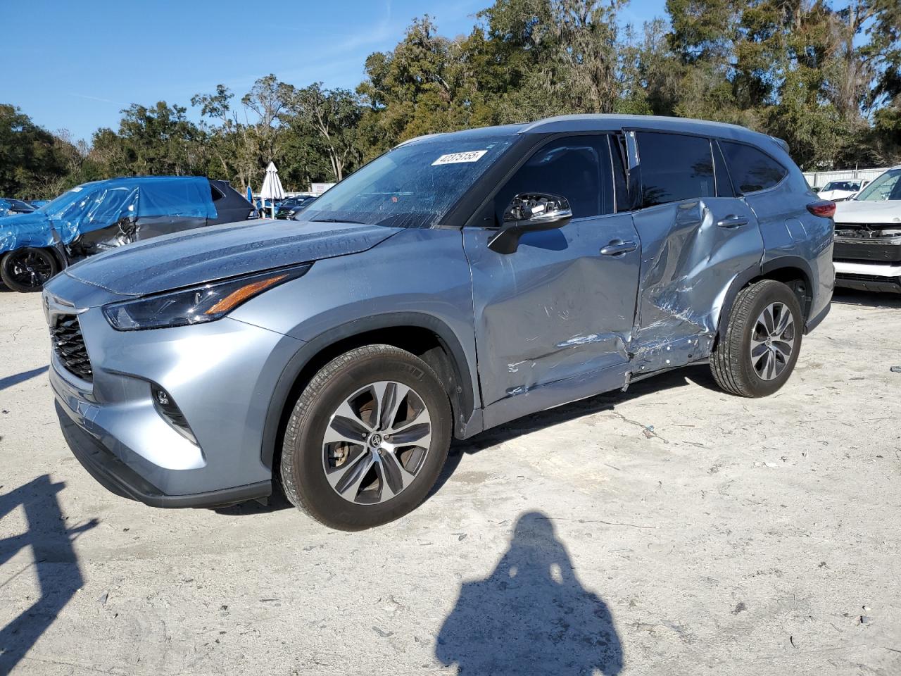 2022 Toyota Highlander - Image 1