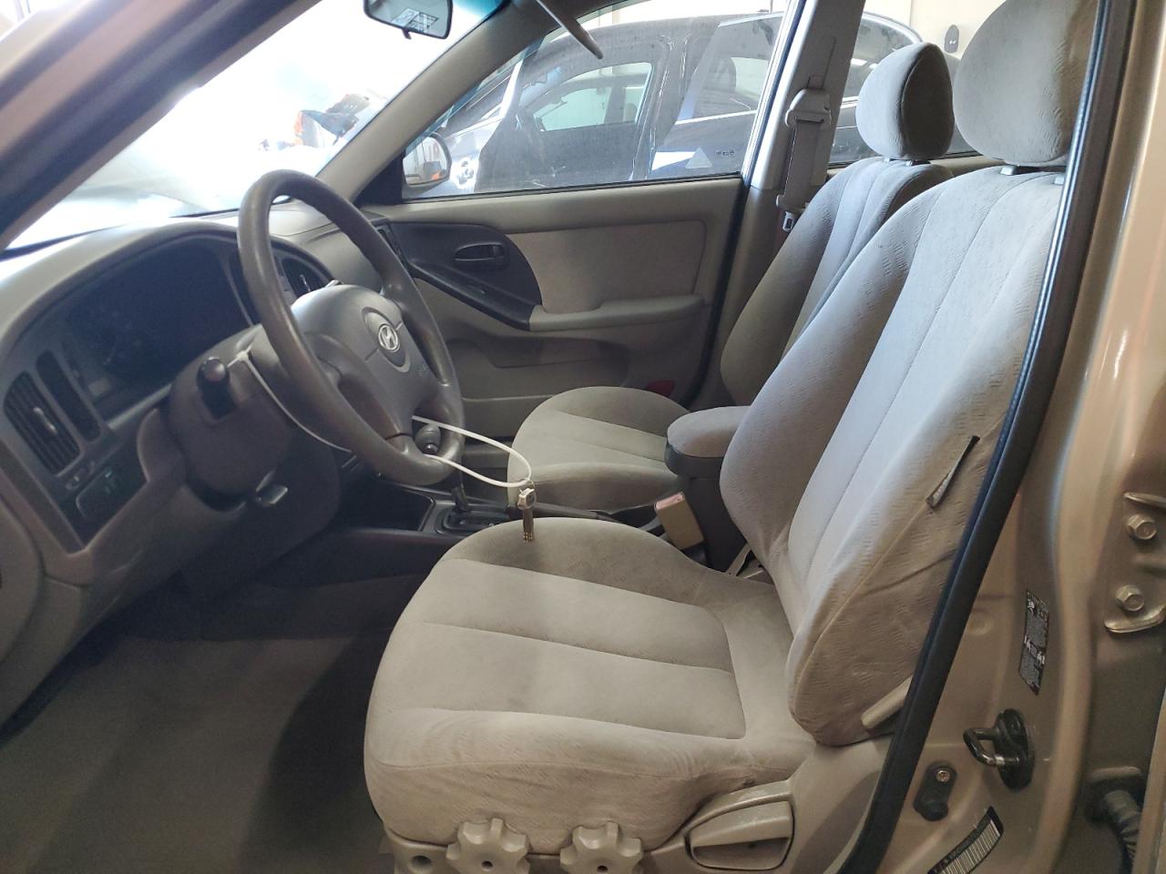 2005 Hyundai Elantra - Image 7