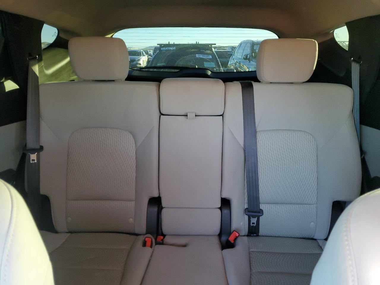 2017 Hyundai Santa Fe - Image 10