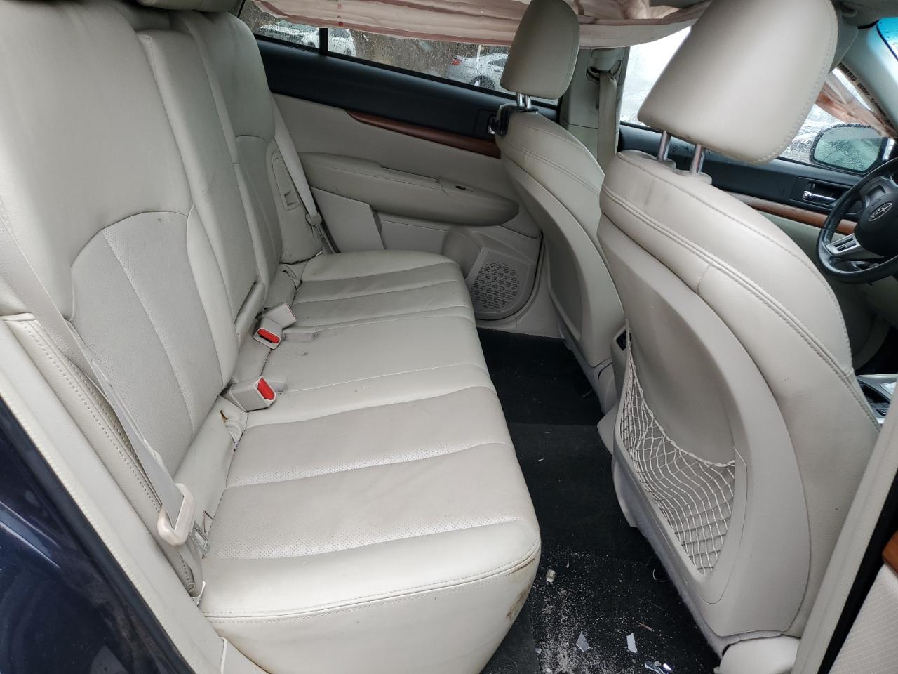2013 Subaru Outback - Image 11