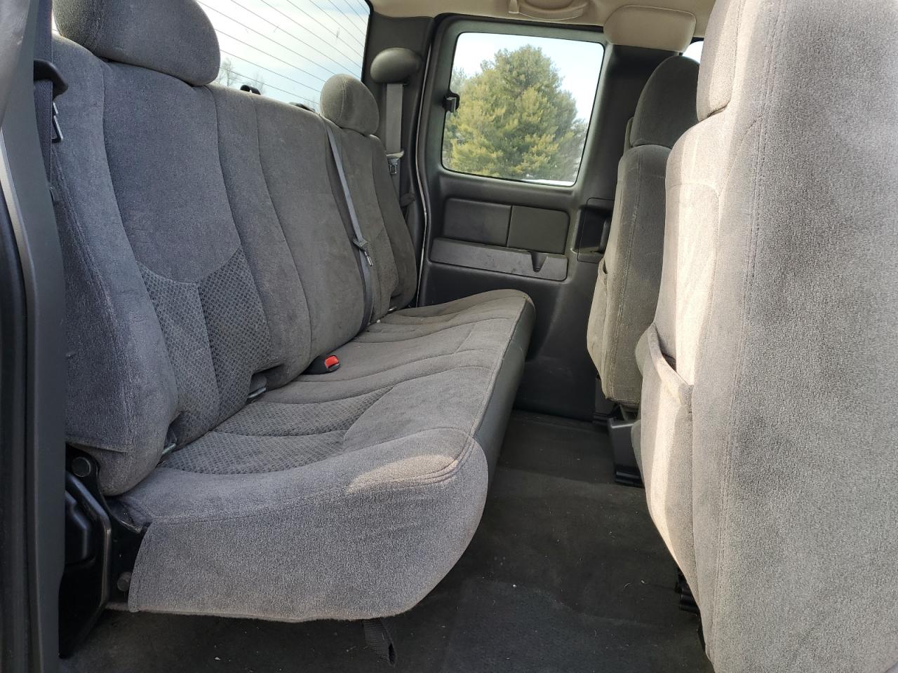 2006 Chevrolet Silverado - Image 11