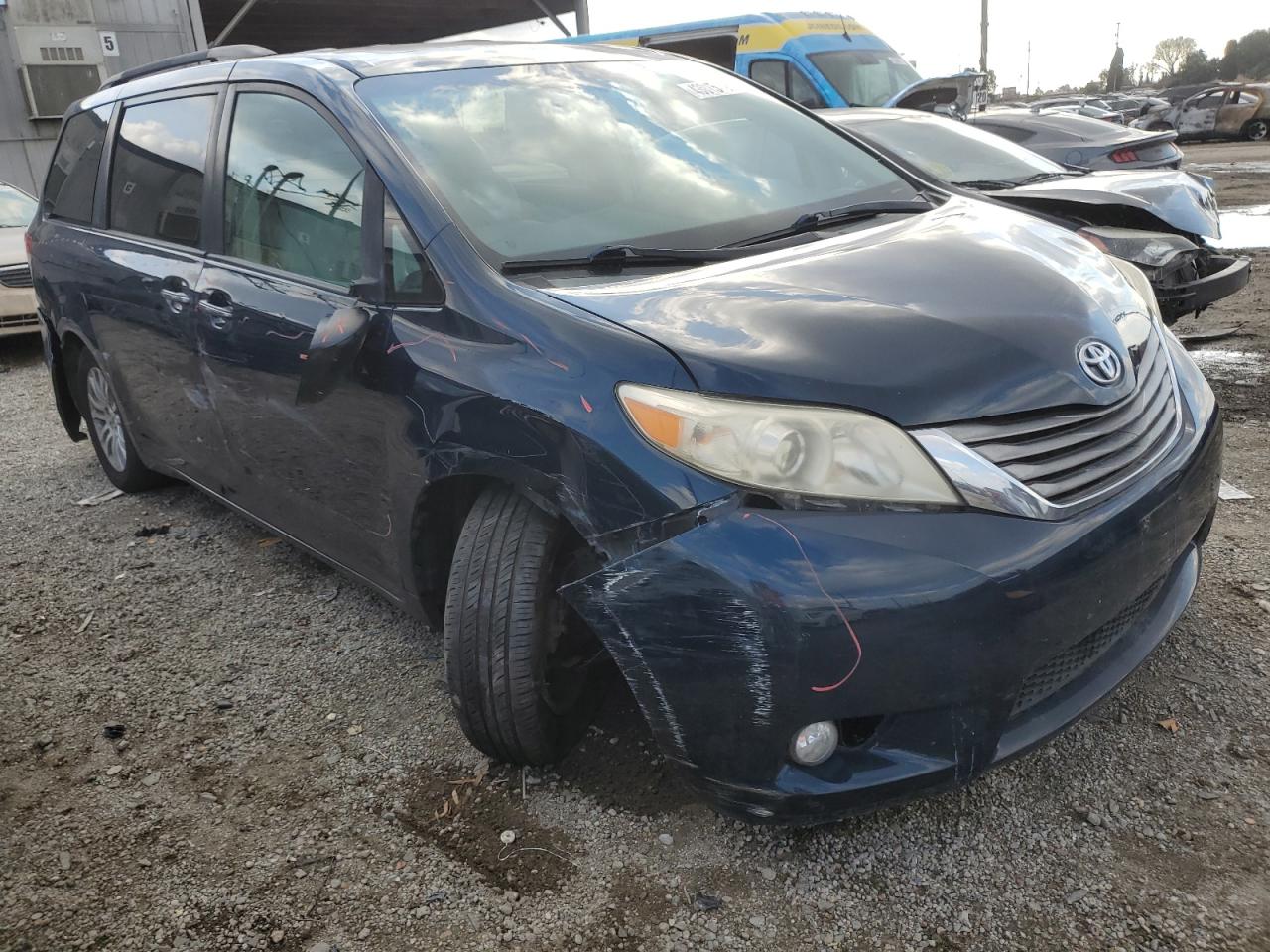 2011 Toyota Sienna - Image 4