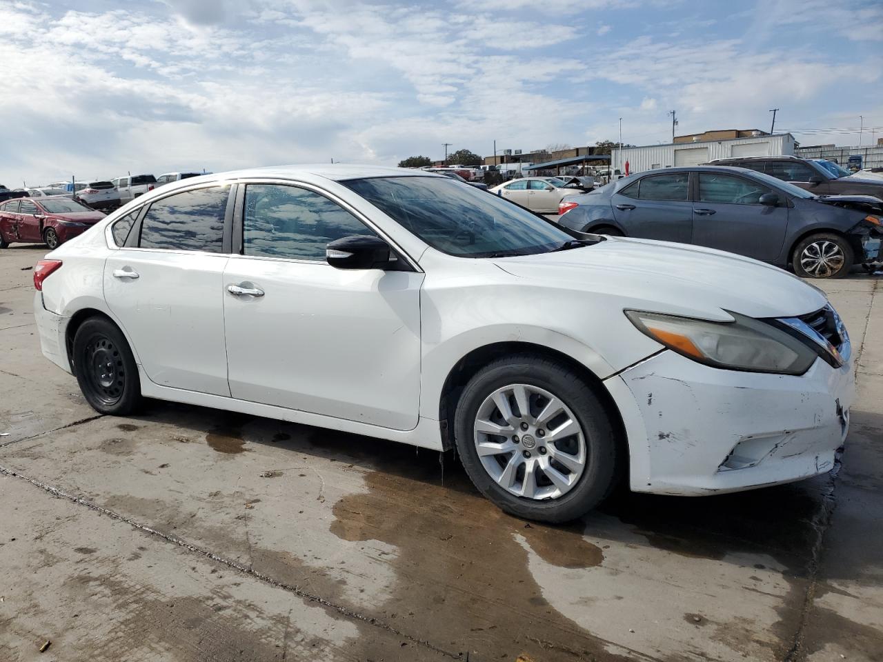 2017 Nissan Altima - Image 4