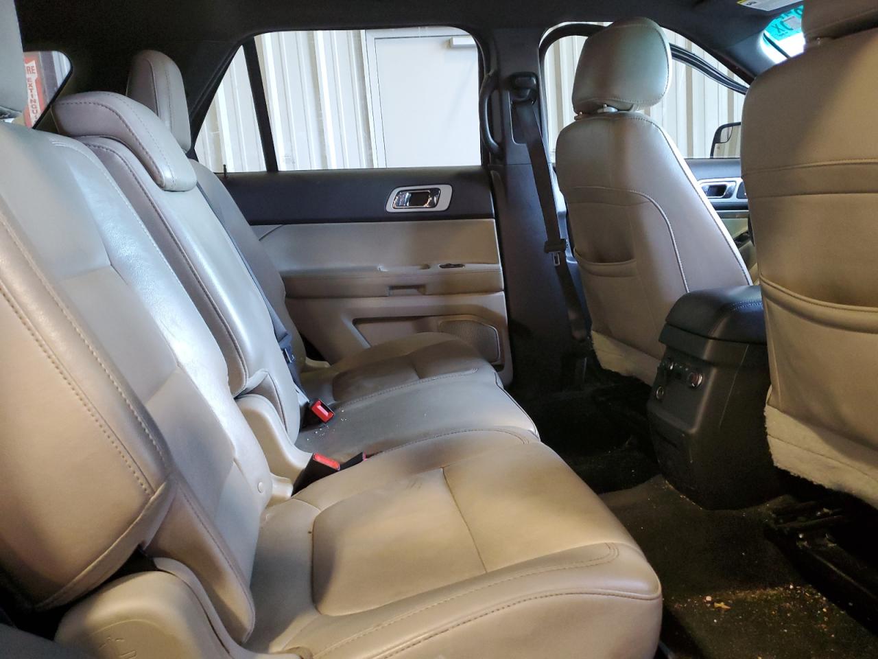 2015 Ford Explorer - Image 11