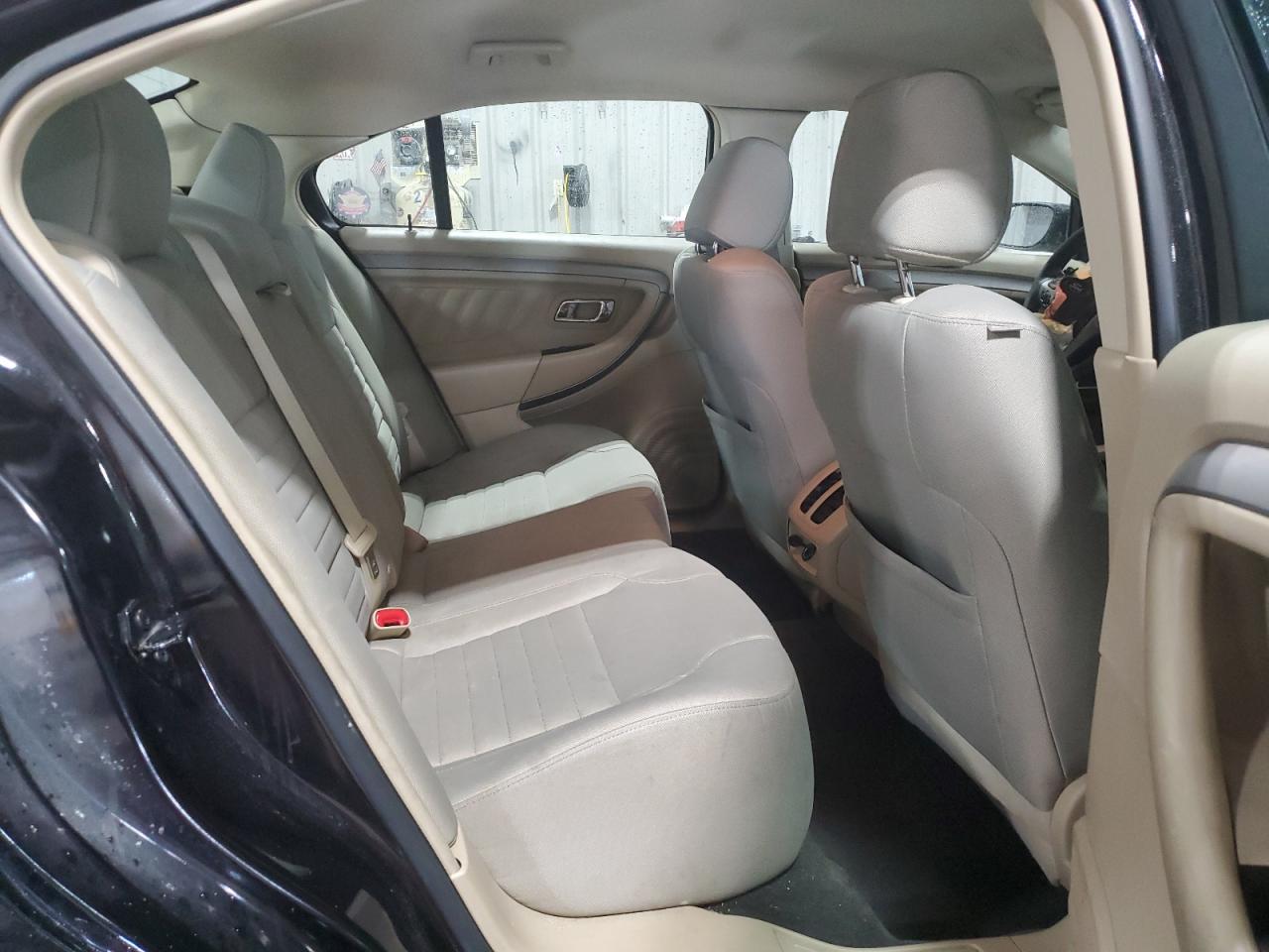 2016 Ford Taurus - Image 10