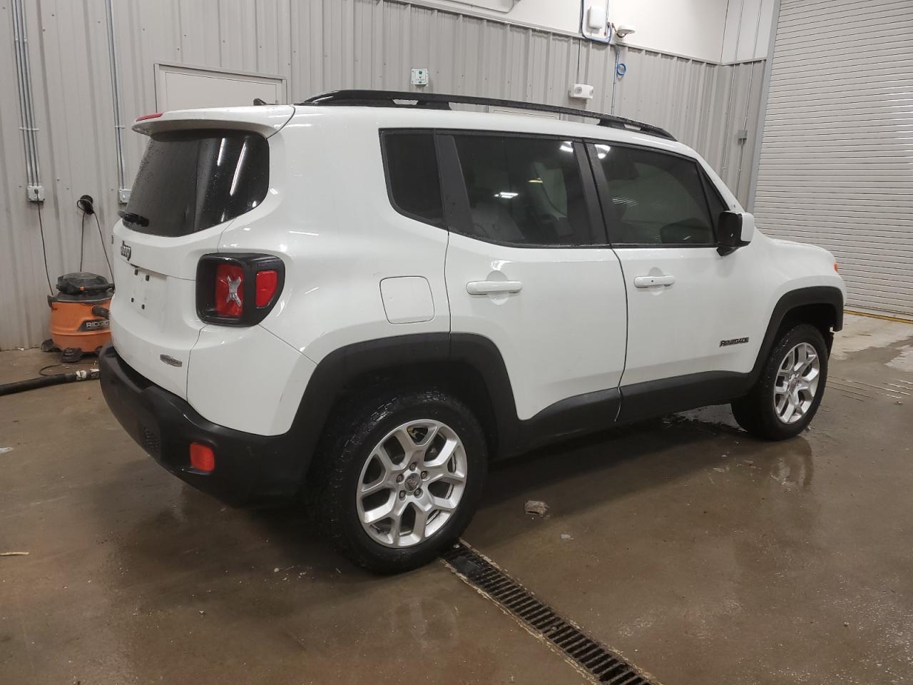 2016 Jeep Renegade - Image 3