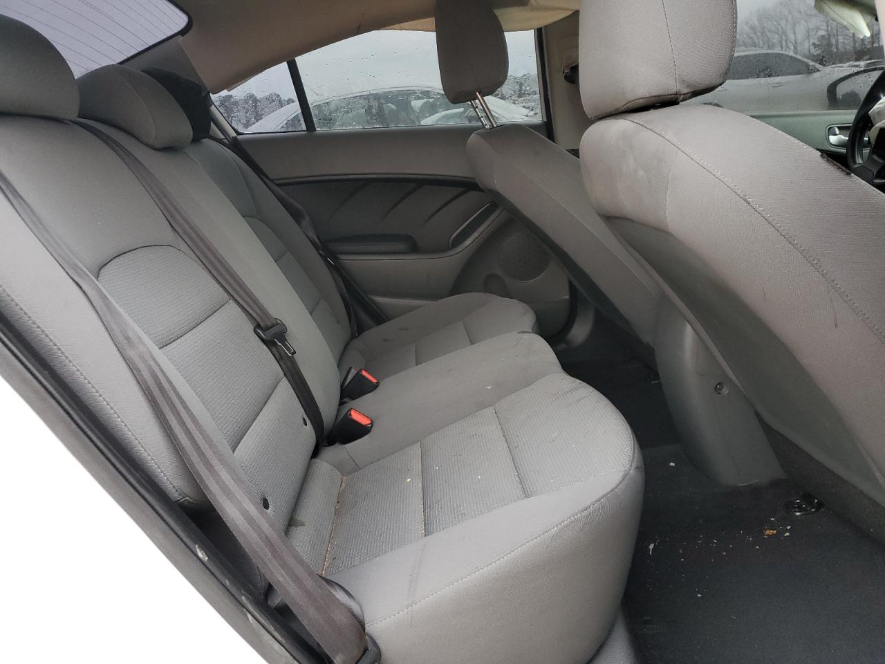2017 Kia Forte - Image 10