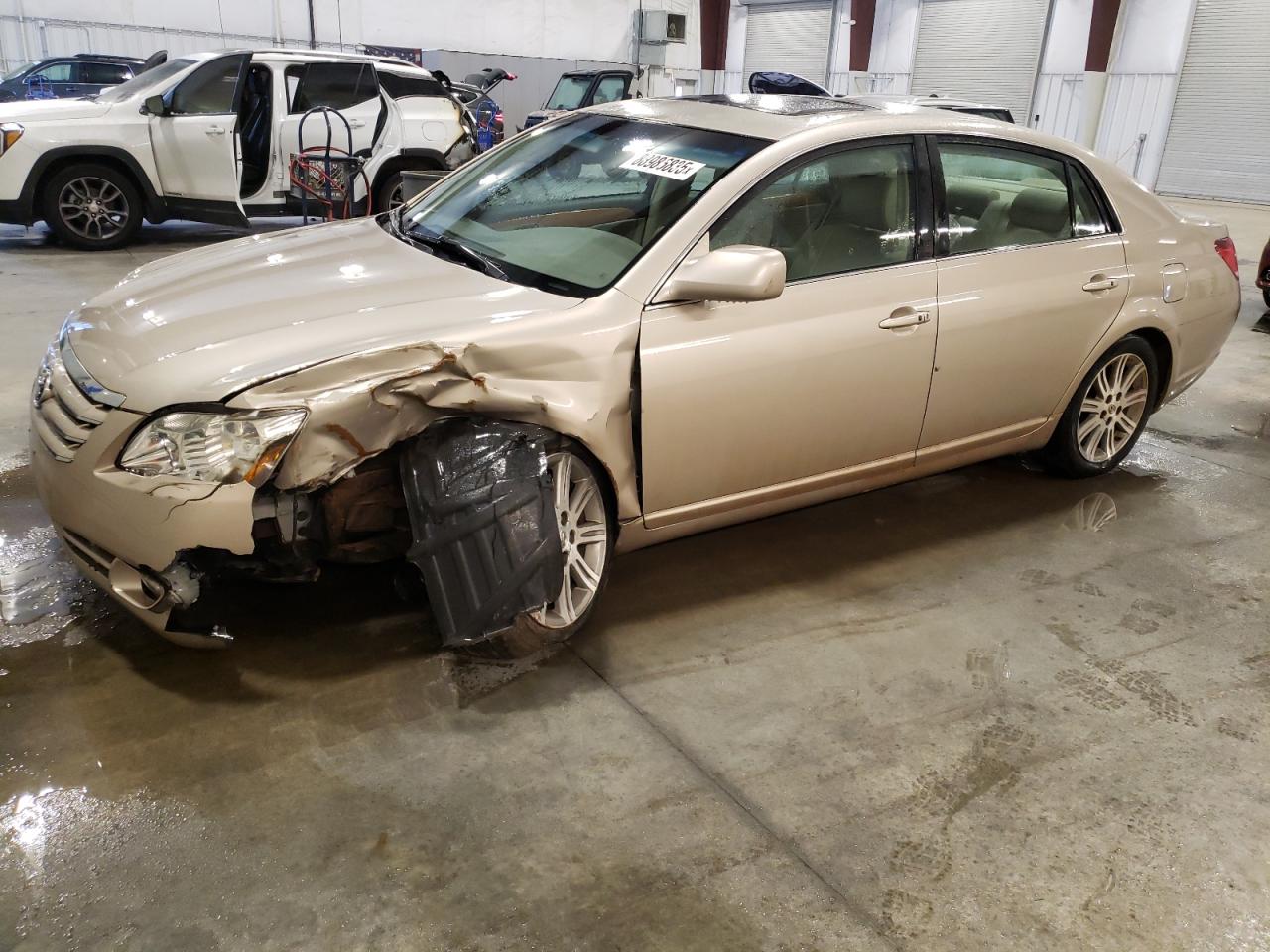 2005 Toyota Avalon - Image 1