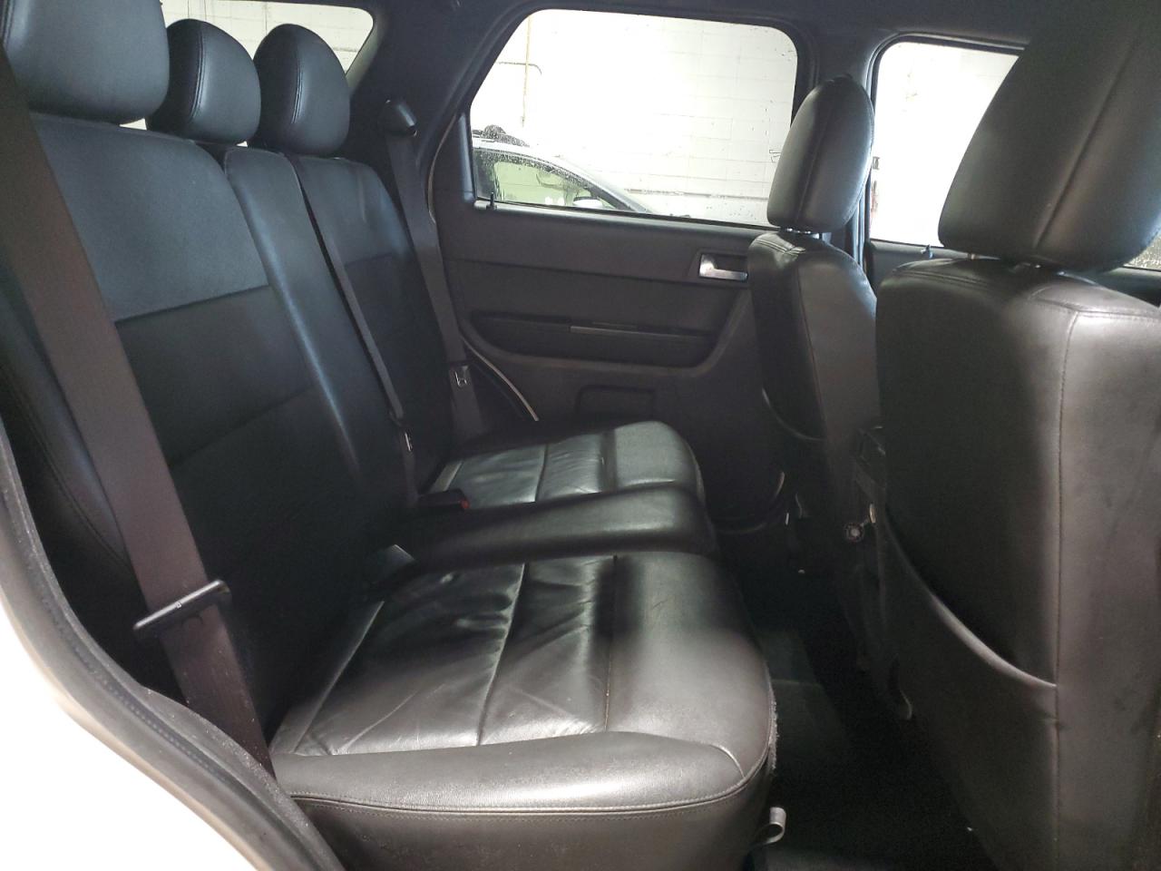 2010 Ford Escape - Image 11