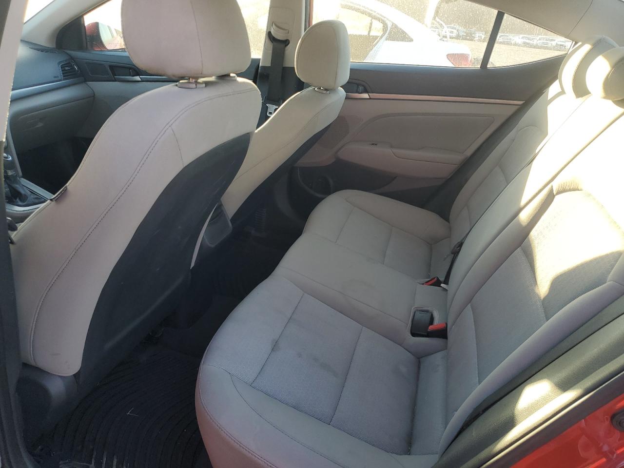 2017 Hyundai Elantra - Image 10