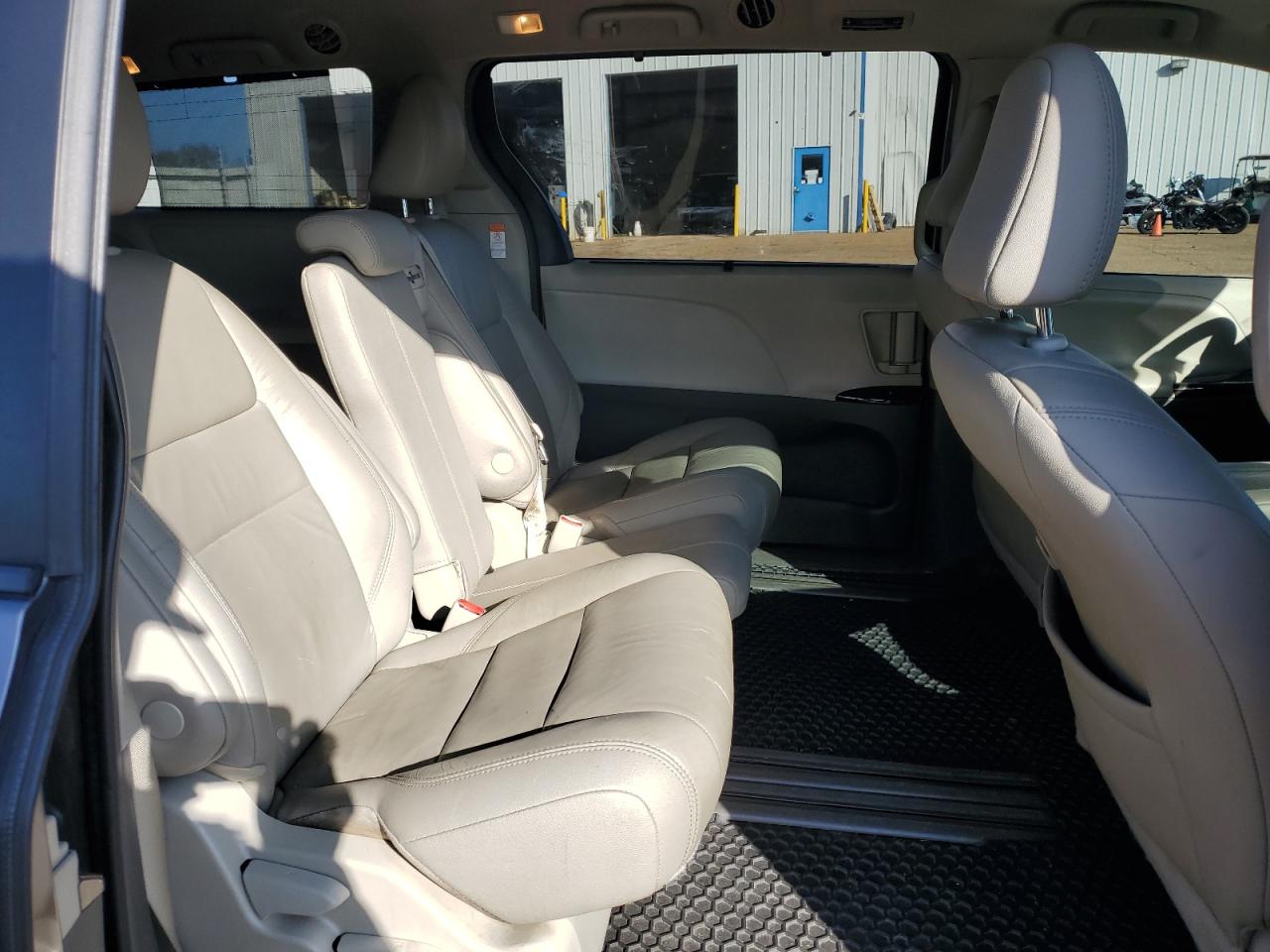 2018 Toyota Sienna - Image 10