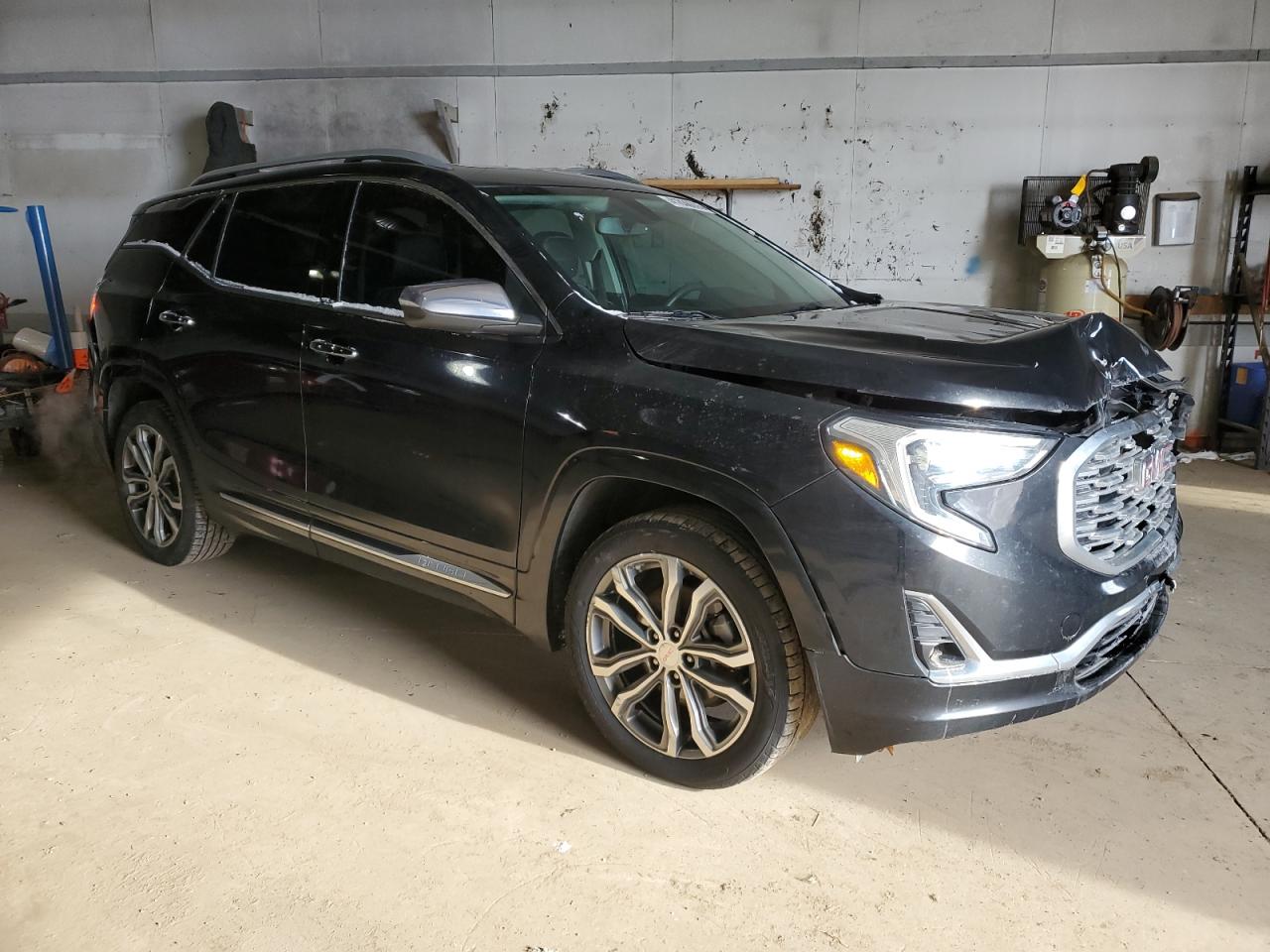 2018 GMC Terrain - Image 4