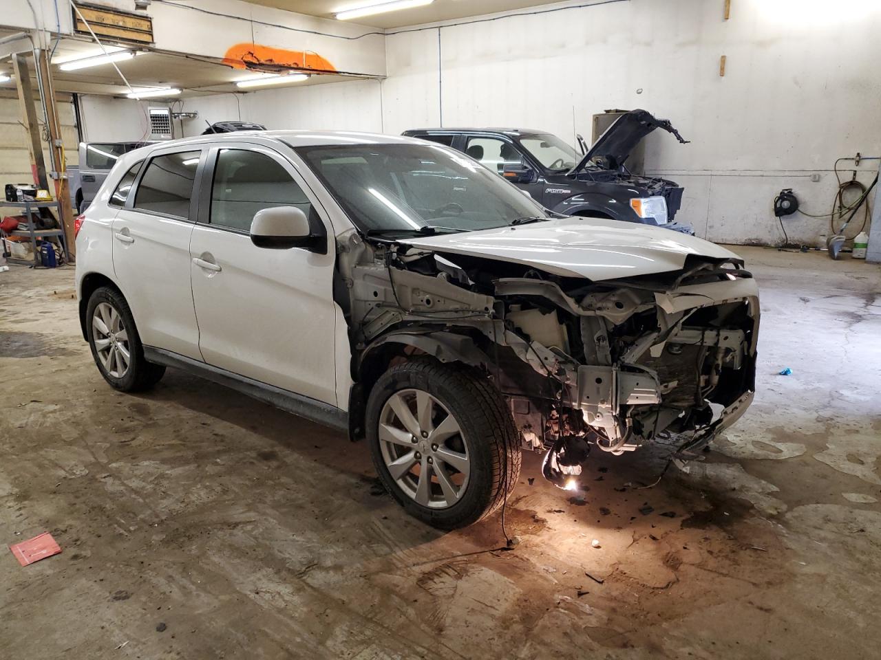 2015 Mitsubishi Outlander - Image 4