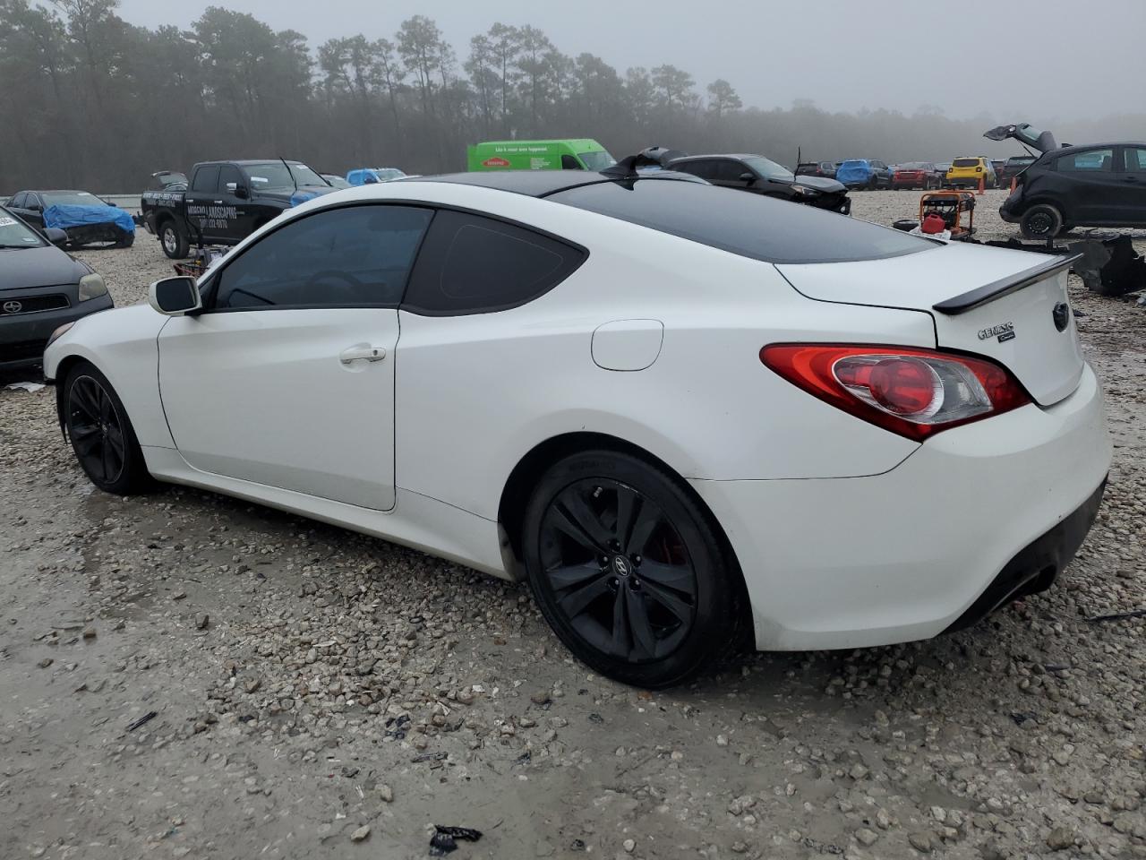 2011 Hyundai Genesis - Image 2
