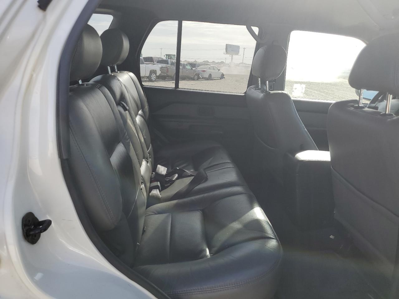 2001 Nissan Pathfinder - Image 11