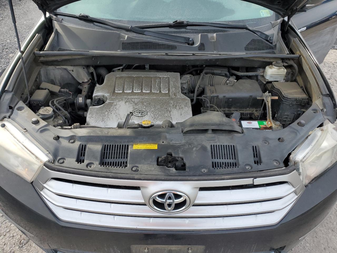 2012 Toyota Highlander - Image 13