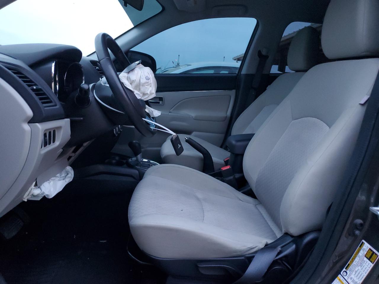 2016 Mitsubishi Outlander - Image 7