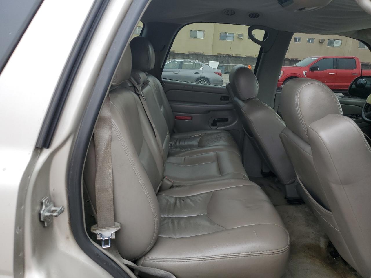 2005 GMC Yukon - Image 10