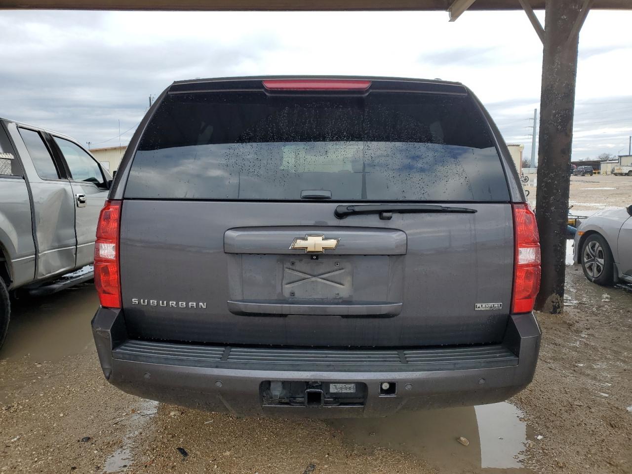 2011 Chevrolet Suburban - Image 6