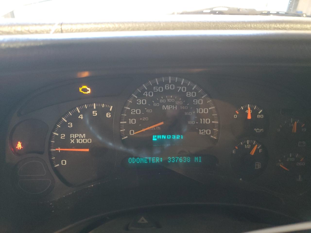 2004 Chevrolet Silverado - Image 9