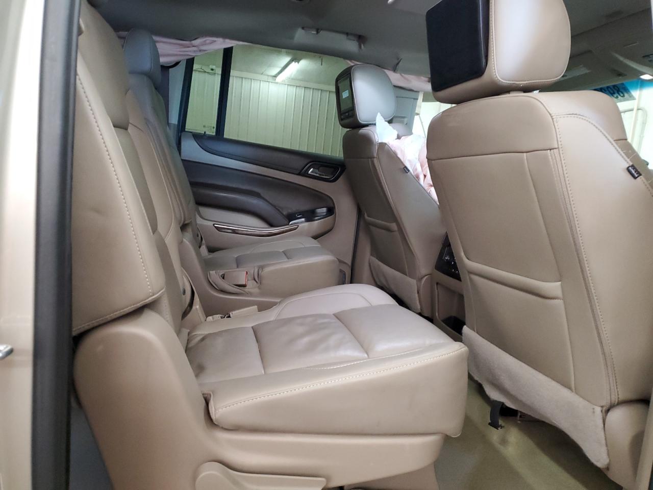 2017 Chevrolet Suburban - Image 11