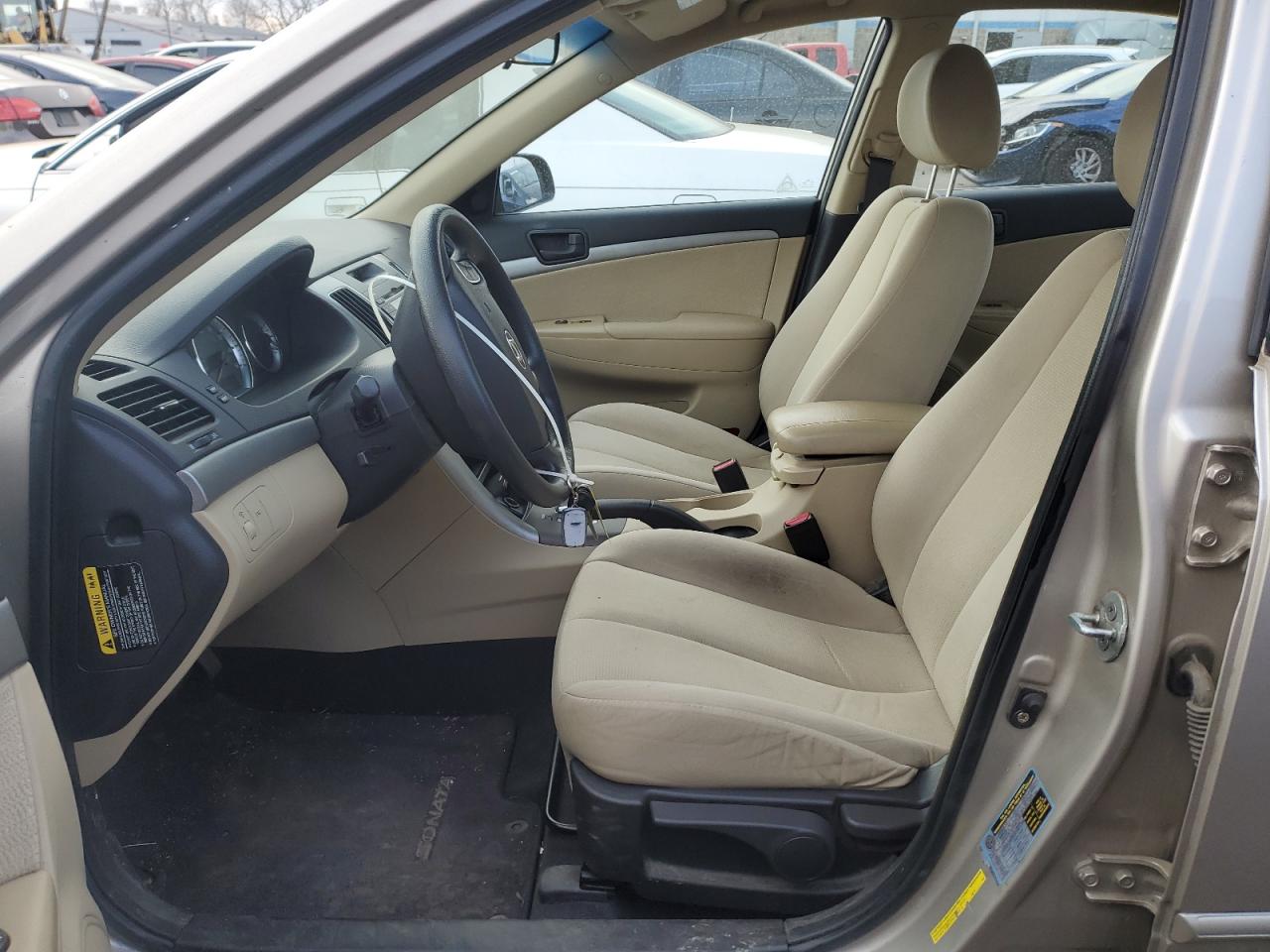 2010 Hyundai Sonata - Image 7
