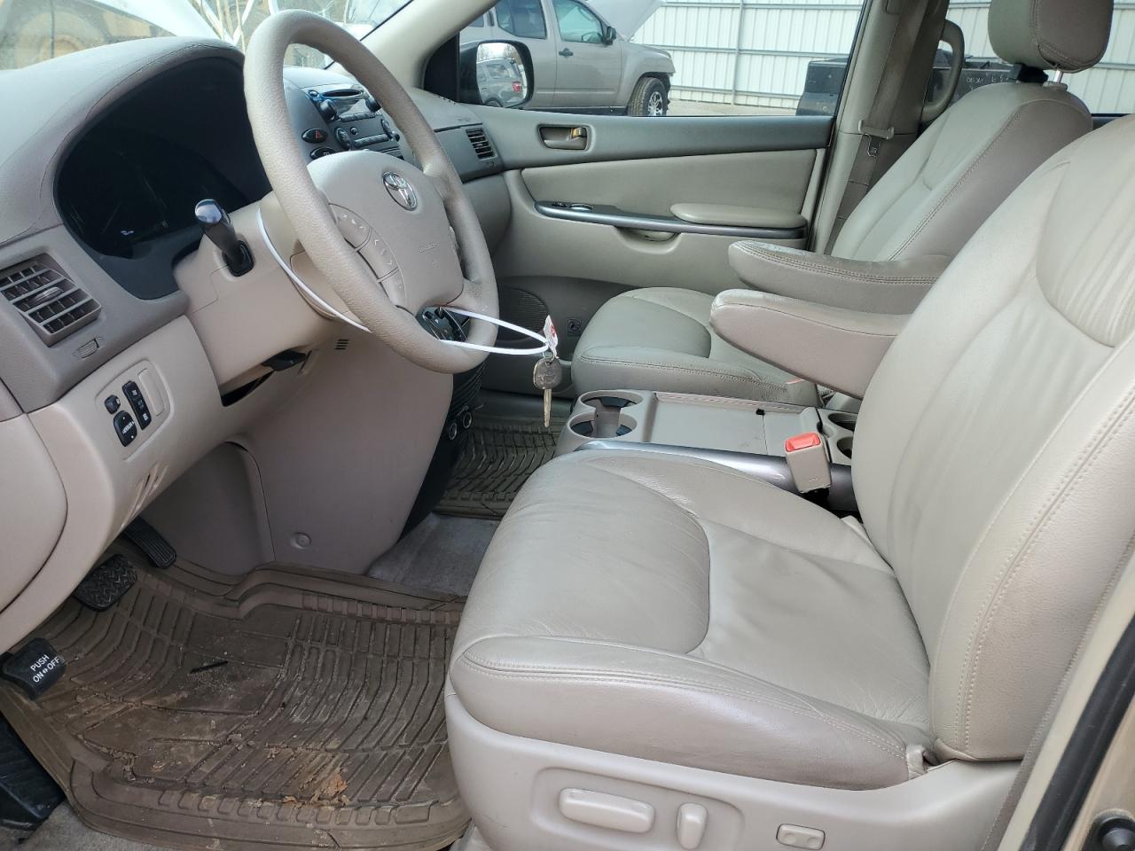 2006 Toyota Sienna - Image 7