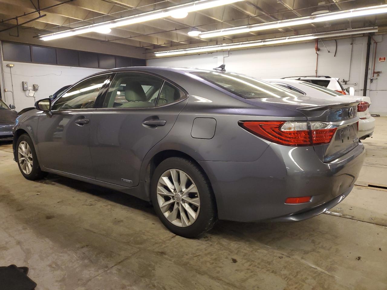 2013 Lexus ES - Image 2