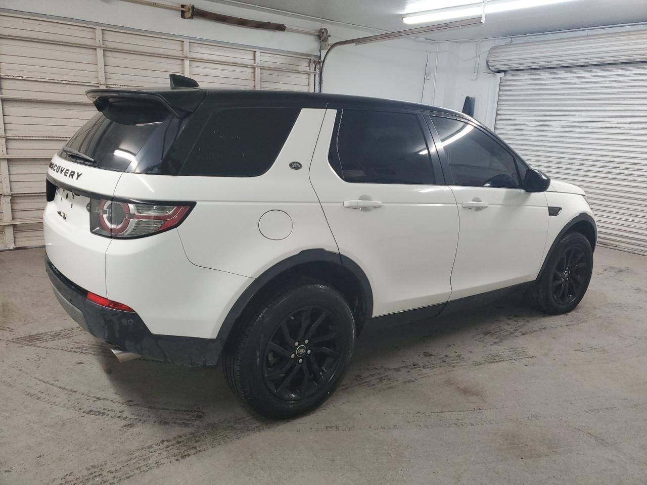 2019 Land Rover Discovery - Image 3