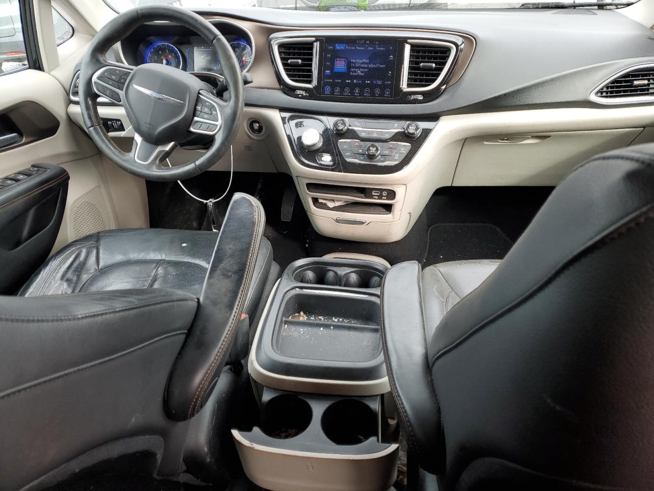 2017 Chrysler Pacifica - Image 8