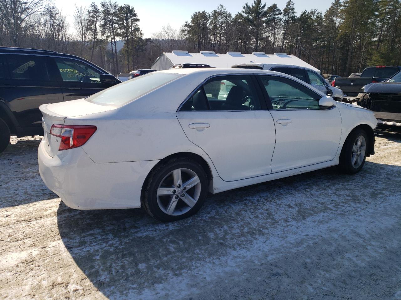 2014 Toyota Camry - Image 3
