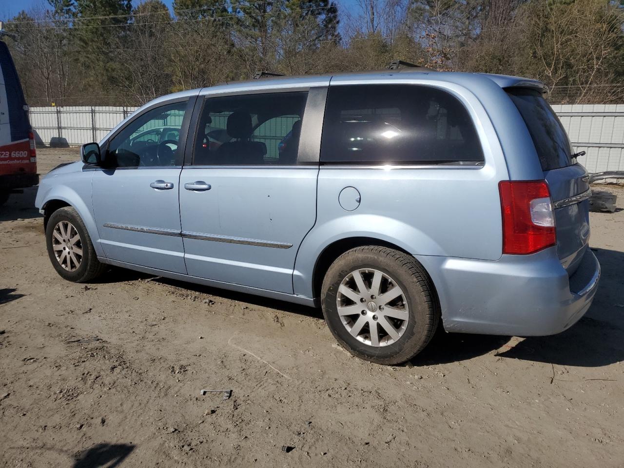 2013 Chrysler Town & Country - Image 2