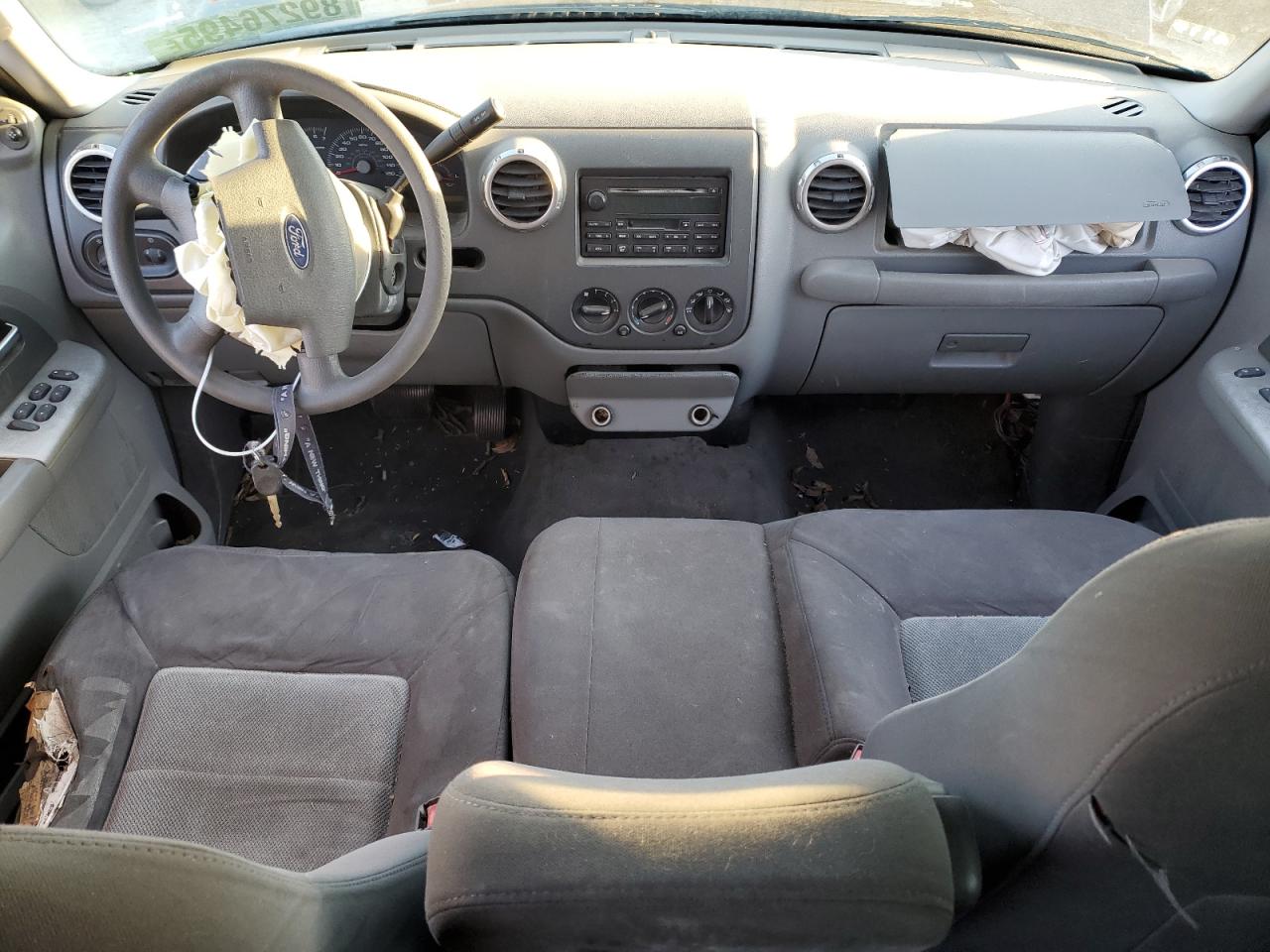 2004 Ford Expedition - Image 8