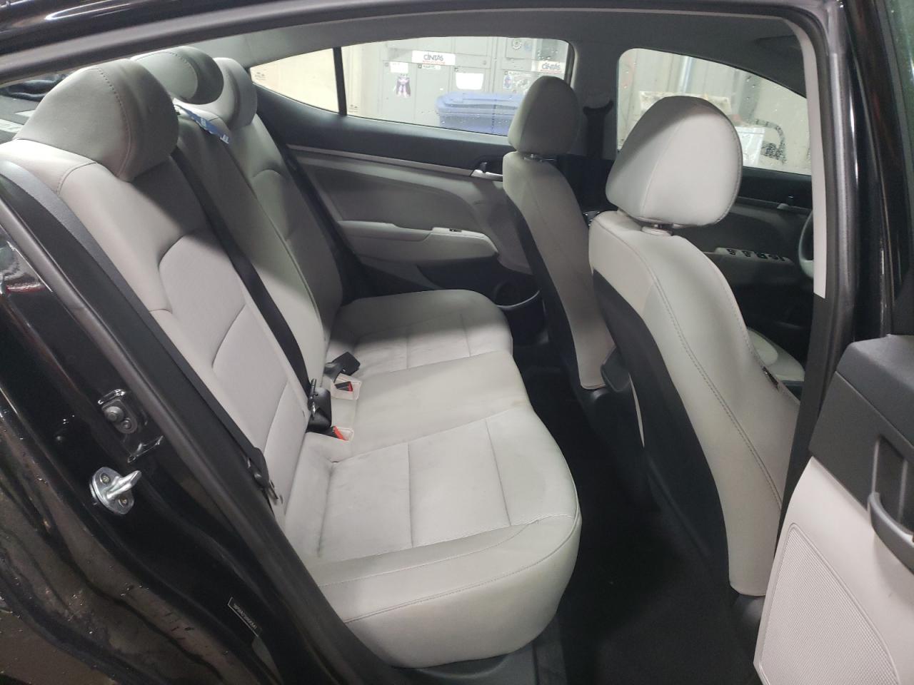 2017 Hyundai Elantra - Image 10